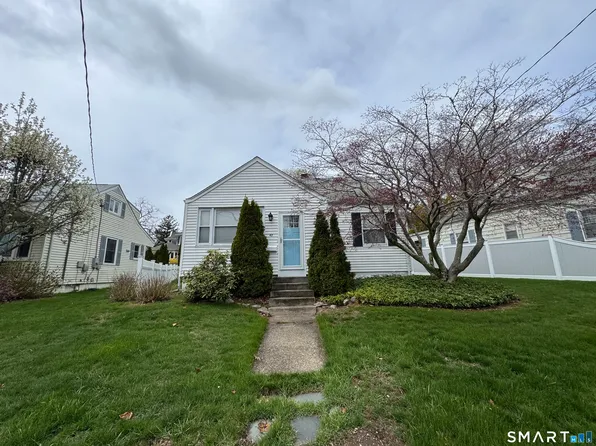 42 Parkway S, New London, CT 06320