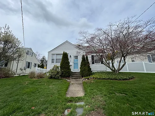 42 Parkway S Photo 1