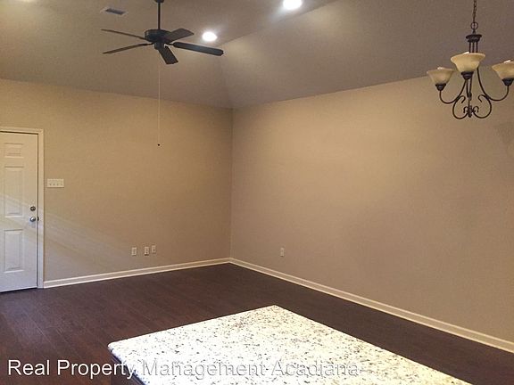 4th image of 212 Chimney Rock Blvd