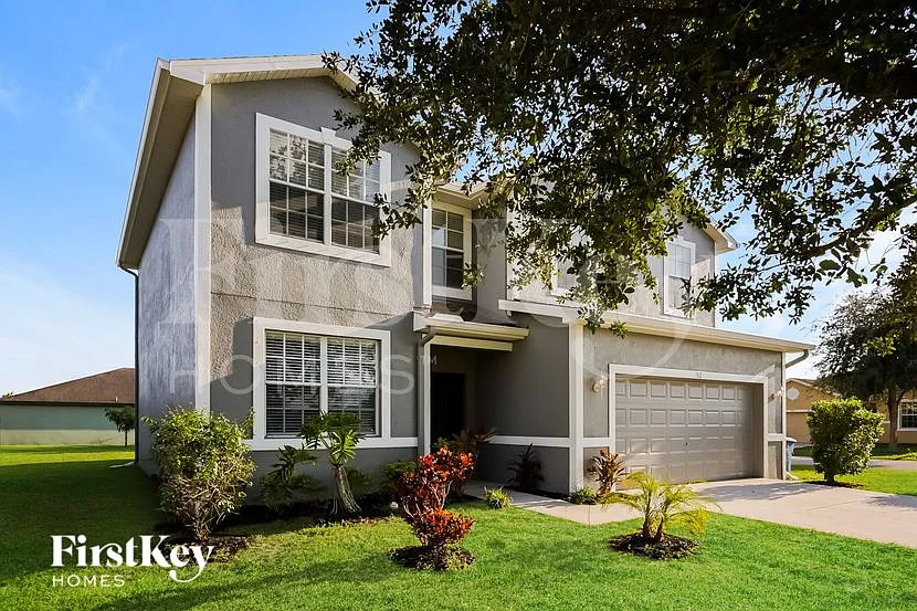 4 bed, 3.0 bath, 2364 sqft, $2,135 — Photo 2
