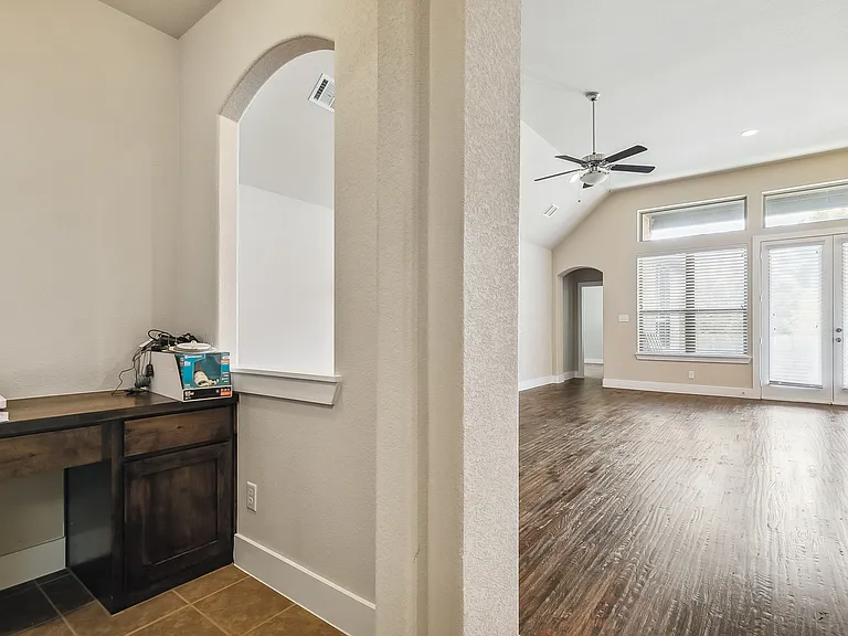 2508 Sanders Ct — Photo 13