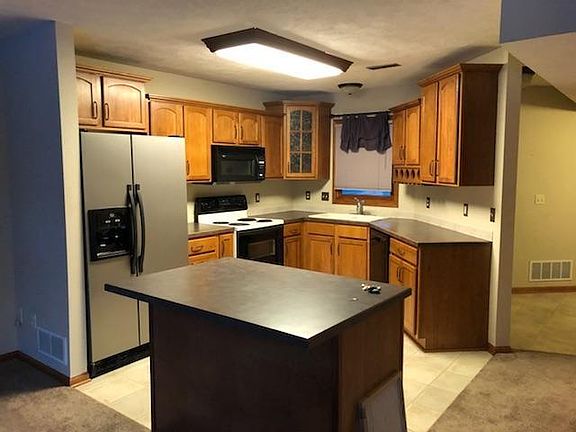 2nd image of 622 Lakeside Dr #622