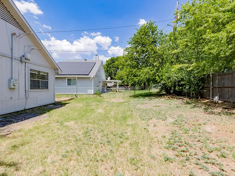2015 Newton Dr — Photo 34
