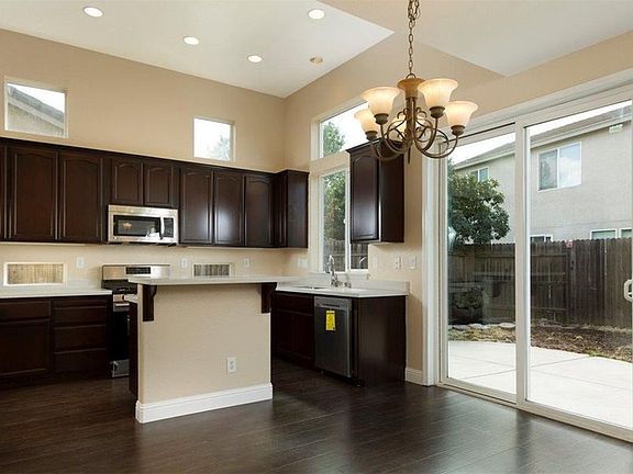 3rd image of 5718 Oakwood Dr