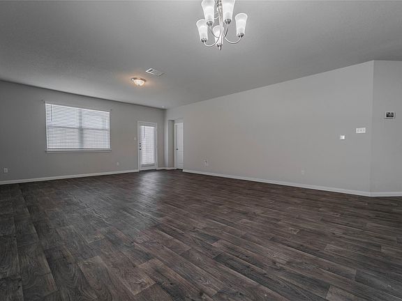 4th image of 501 Naset Dr