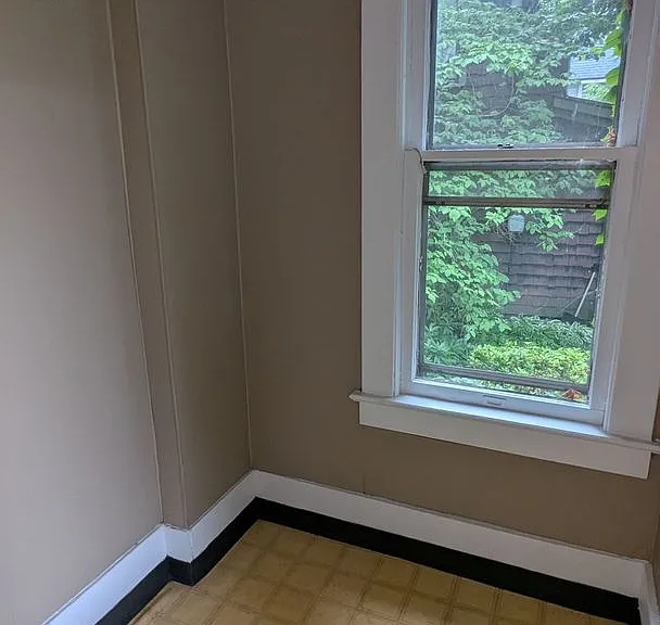 510 Chestnut Ave NE — Photo 3