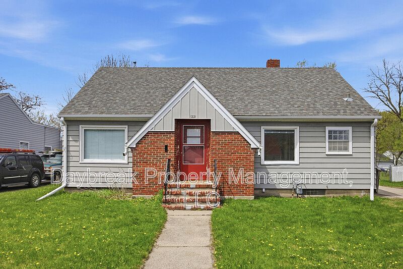 1st image of 1221 5th St S