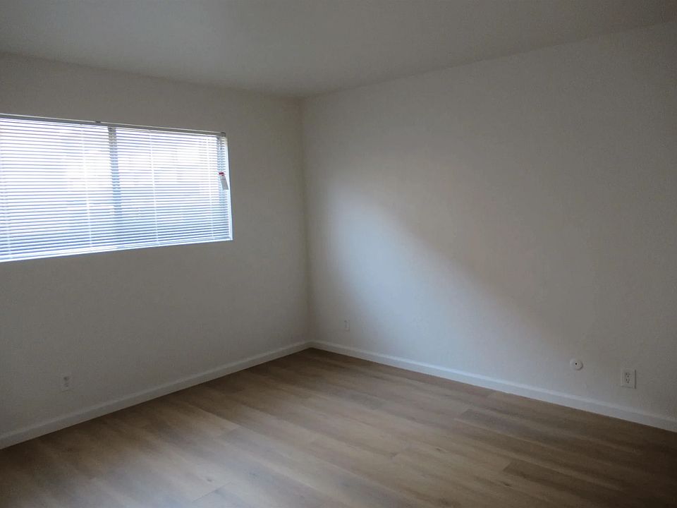 2nd image of 2149 Mount Diablo St APT 4