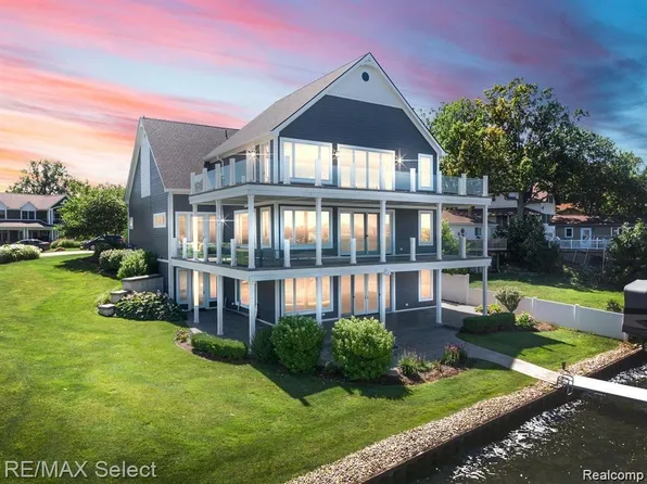 12020 Brown St, Fenton, MI 48430