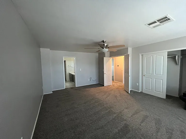 6821 S 40th Dr — Photo 9