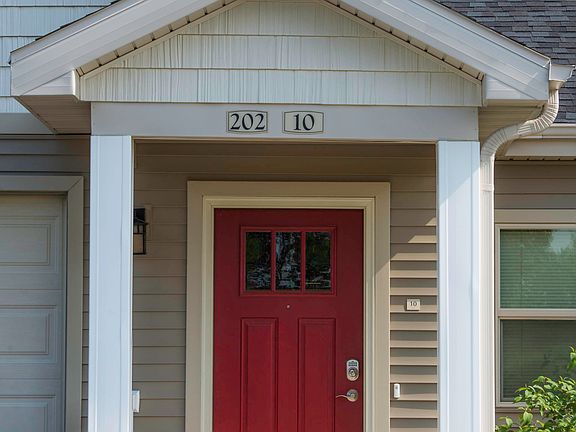3rd image of 200 Colin Dr #8070370