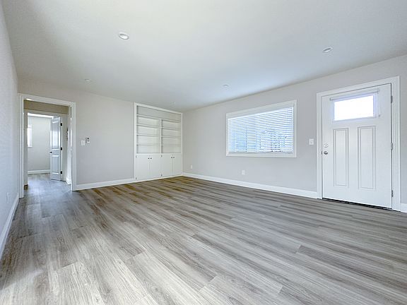 4th image of 916 S Marguerita Ave #816-20