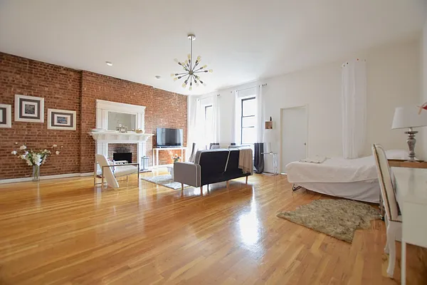 Rented by Street Realty Brokerage LLC | media 23