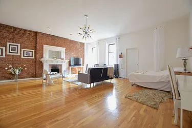 Rented by Street Realty Brokerage LLC