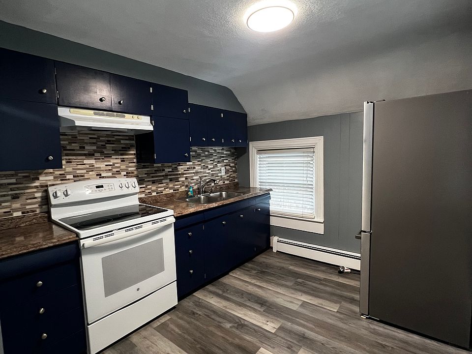 1st image of 136 Grove Ave Floor 2