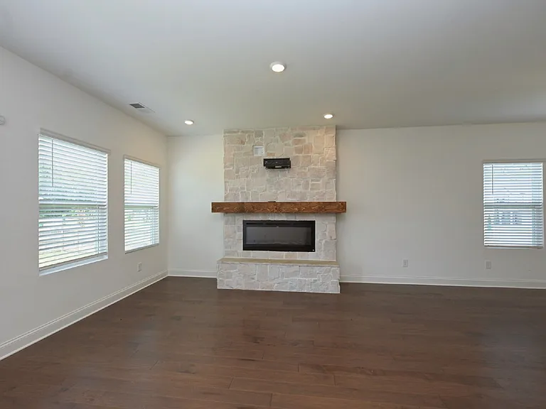 161 Crabourne Dr — Photo 23