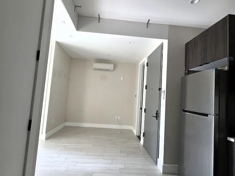 1546 Brooklyn Ave #2B — Photo 9