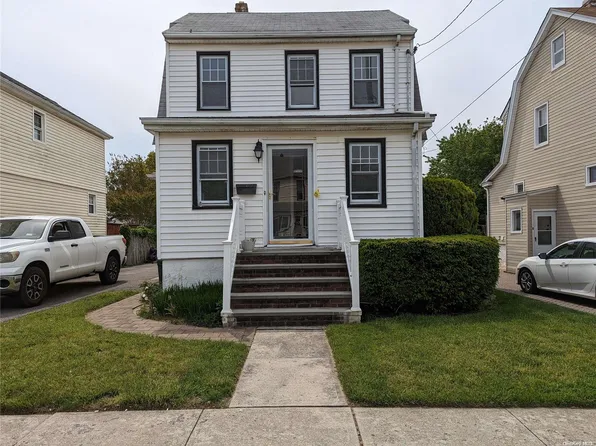 86 Elmwood Street, Valley Stream, NY 11581