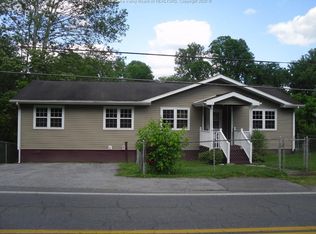 10724 Coal River Rd, Saint Albans, WV 25177