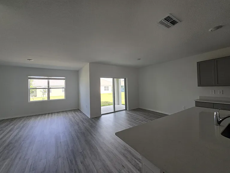 231 Taylor Groves St — Photo 3