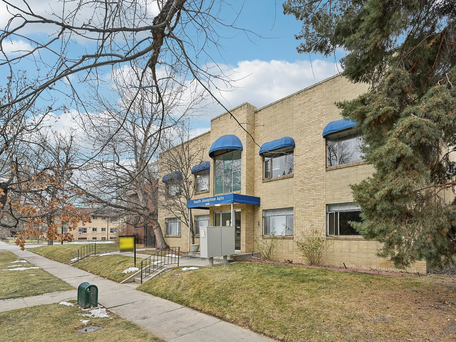 South Josephine Apartments — Photo 2