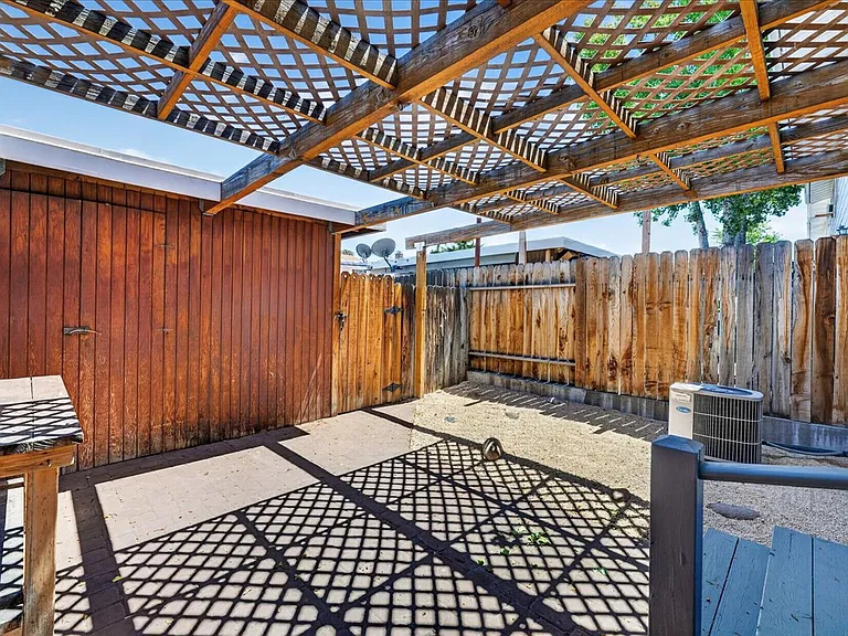 106 Smithridge Park — Photo 5