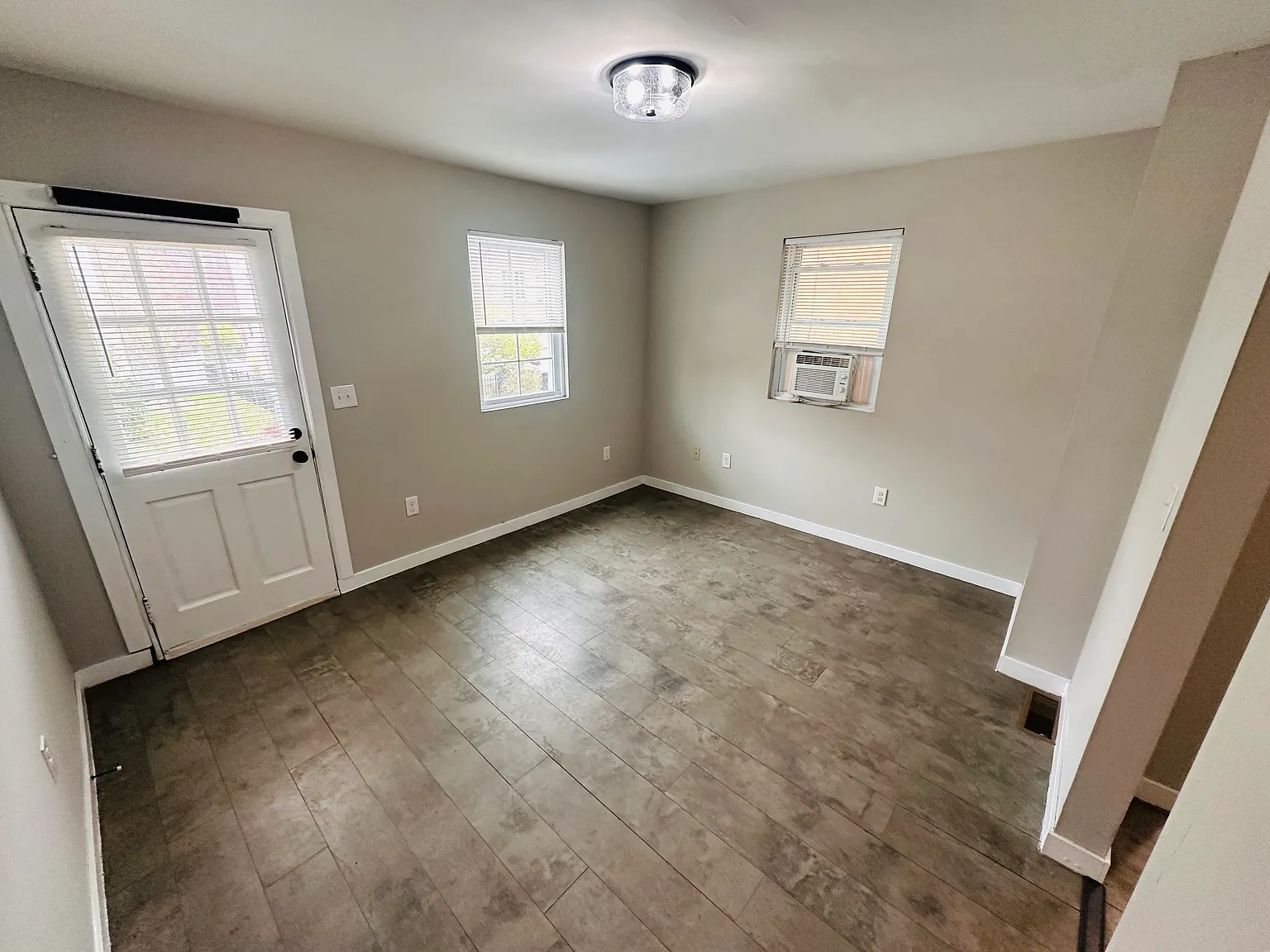 2 bed, 1270 sqft, $1,950 — Photo 2