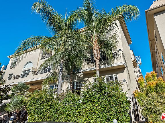 3rd image of 1820 Holmby Ave APT 1