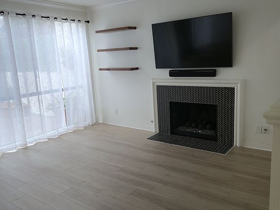 3rd image of 15 Crest Cir