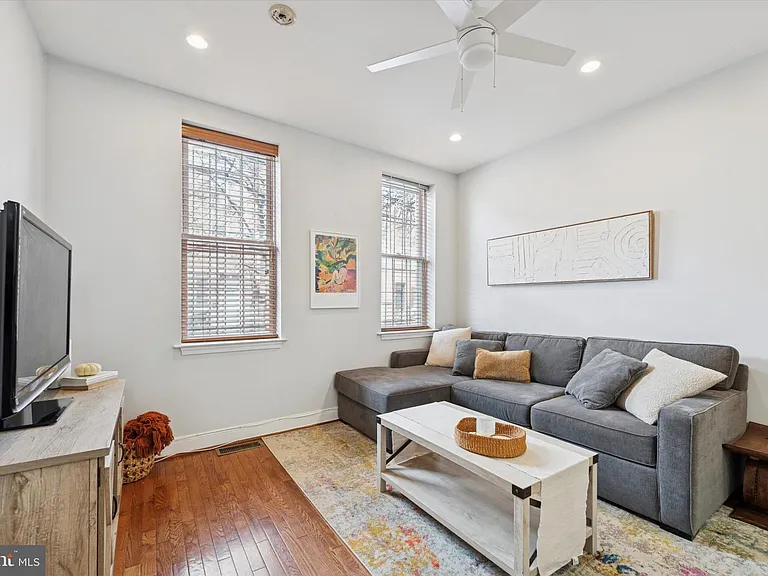 1759 Frankford Ave #4 — Photo 2