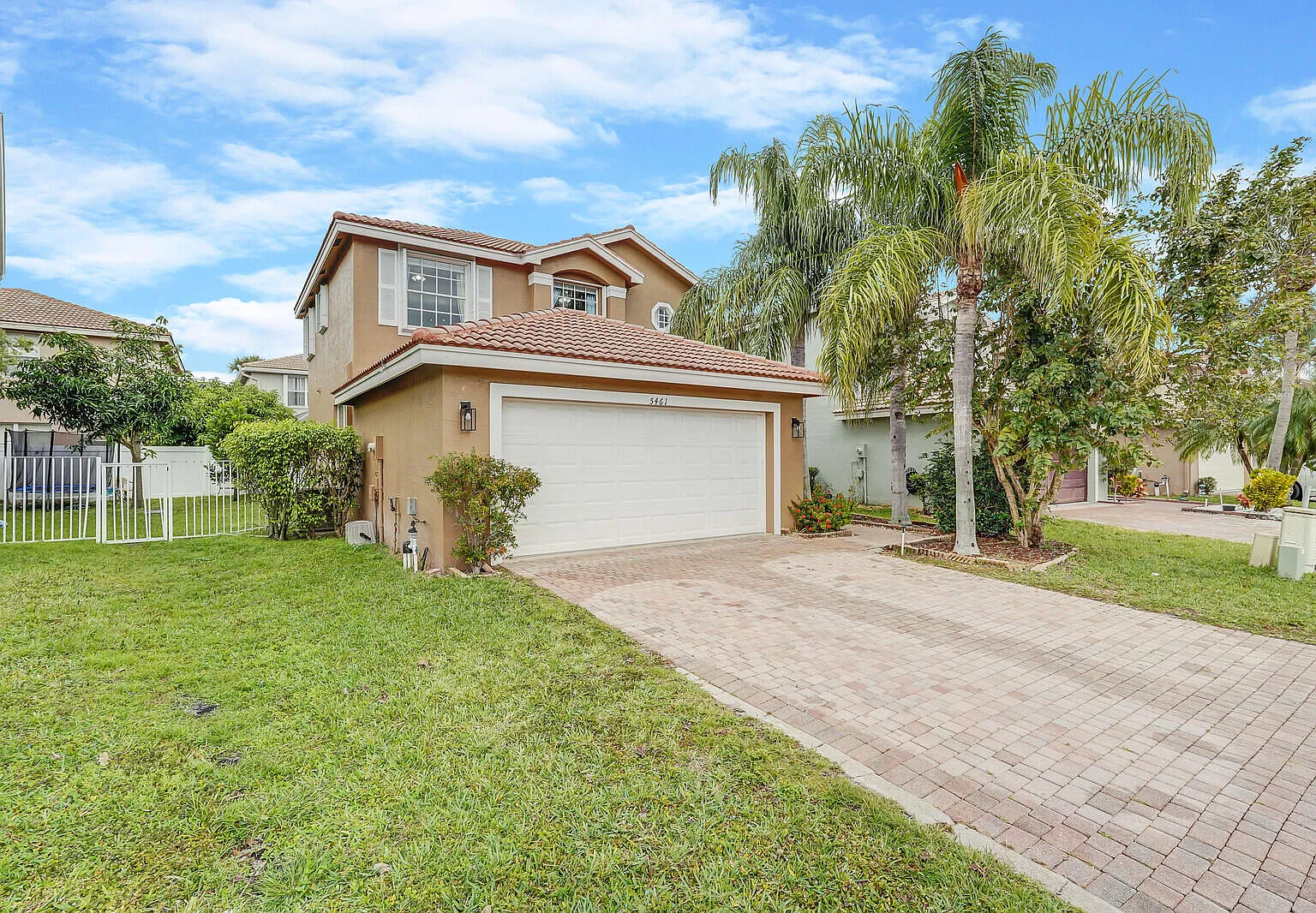3 bed, 2.5 bath, 1616 sqft, $3,000 — Photo 2