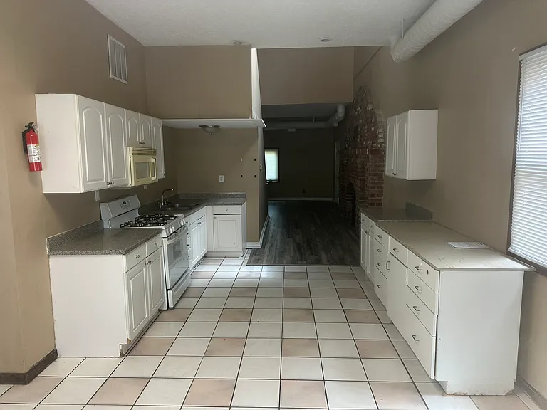 12 Hough St #12 — Photo 5