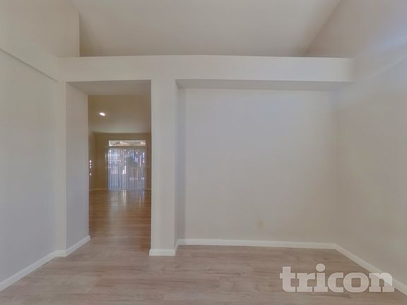 4th image of 796 Derry Cir