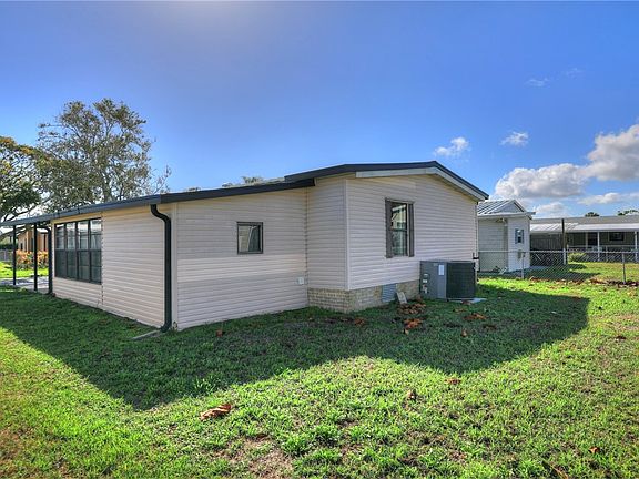 3rd image of 1212 Paurotis Dr