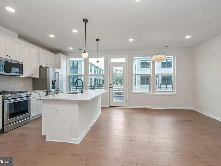 1210 Parker Blvd — Photo 7
