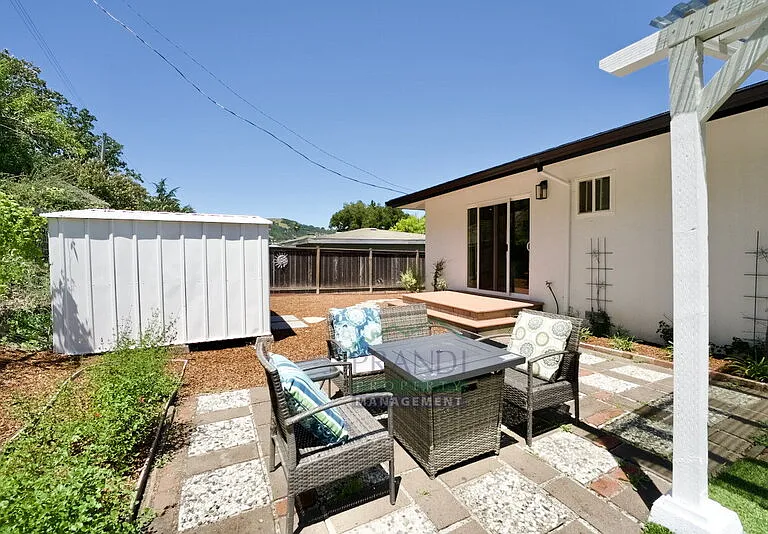 2061 Carolyn Way — Photo 21
