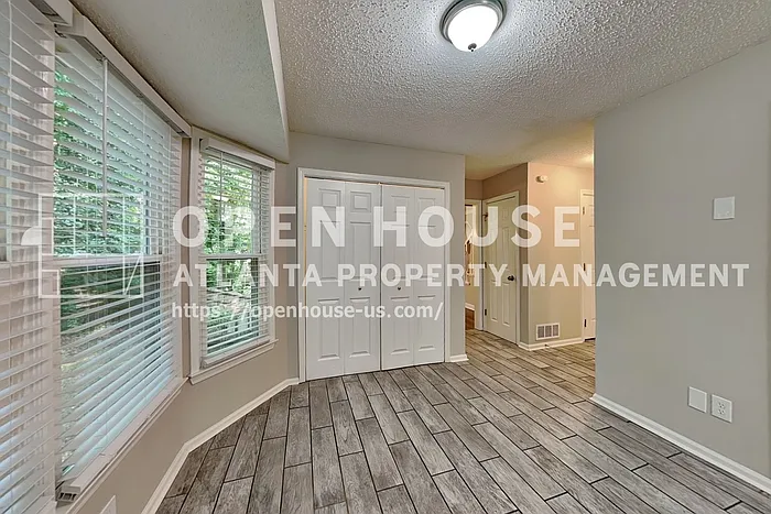 77 Vienna Way — Photo 6