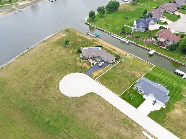 1277 Summerland Ky, Machesney Park, IL 61103