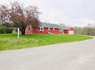 1049 210th Pl, Pella, IA 50219