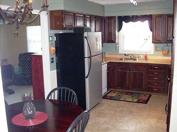 5th image of 211 E Fox Cir