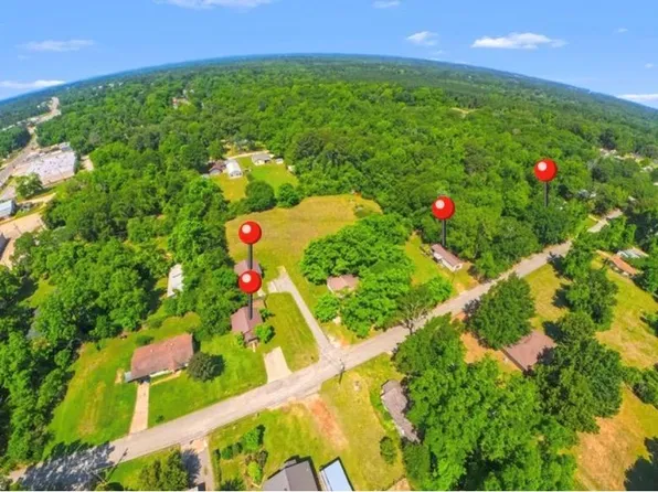 121 Blanton Rd, Palestine, TX 75803