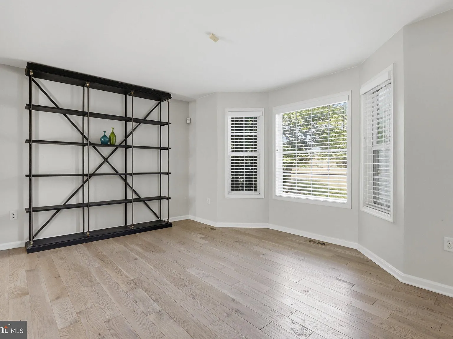 5 bed, 3.5 bath, 2833 sqft, $2,750 — Photo 4