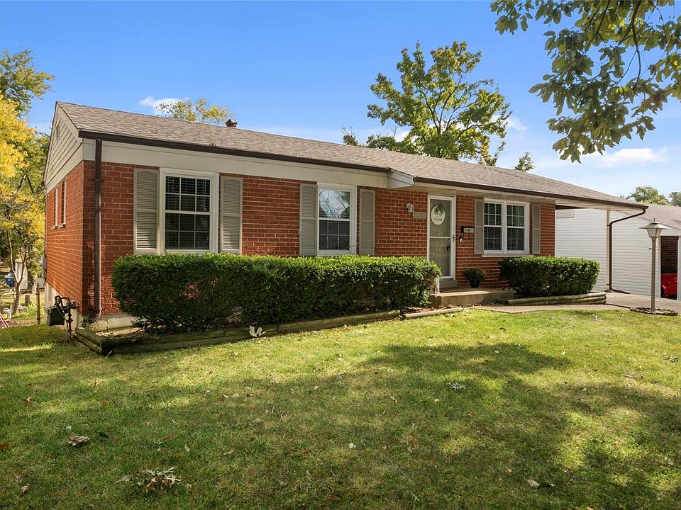 2nd image of 1925 Caposele Ln
