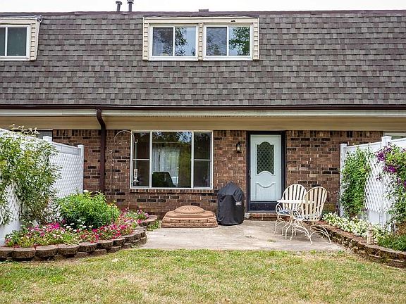 3rd image of 1966 Westbrook Dr #16