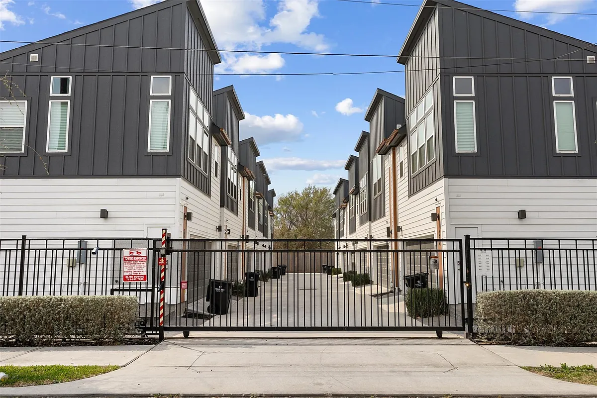 Building Photo - 807 N Emile St
