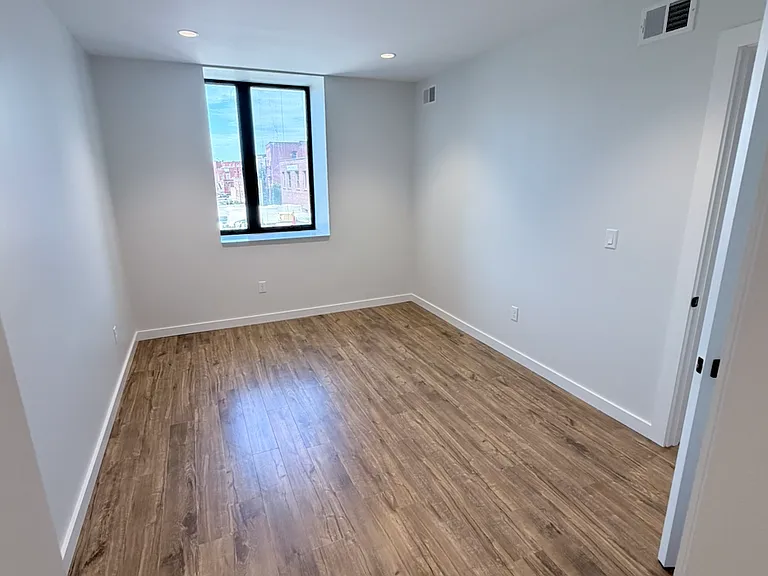 345 Main St #303 — Photo 7
