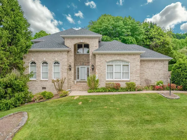 205 Woodbriar Dr, Johnson City, TN 37604