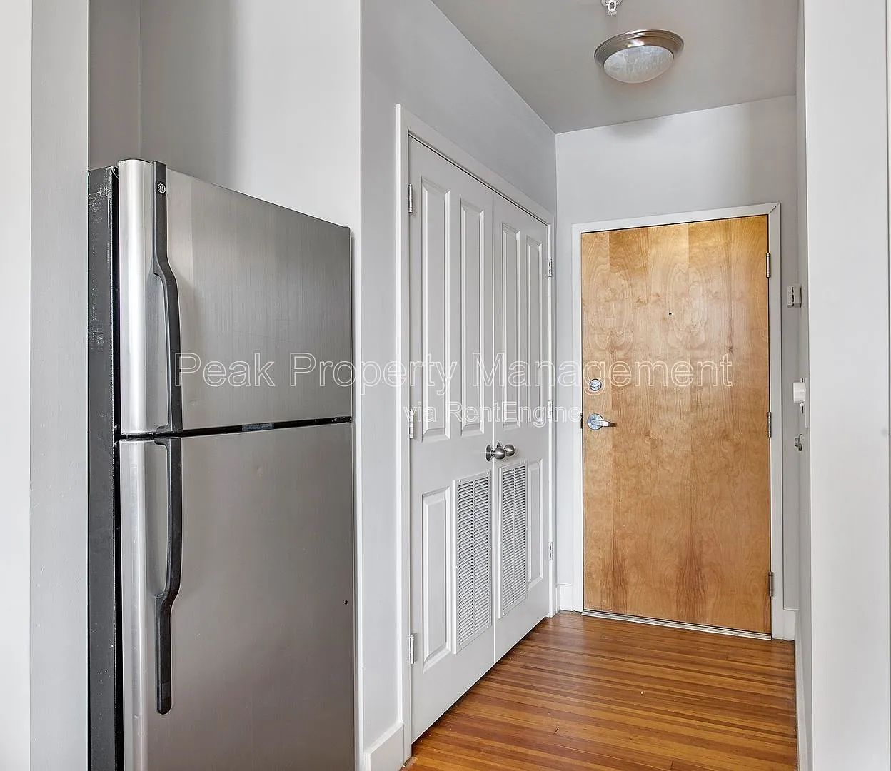 2 bed, 2.0 bath, 914 sqft, $1,599 — Photo 3
