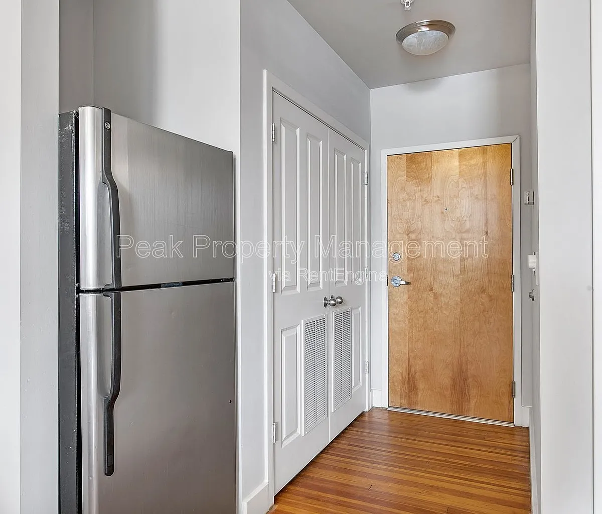 Building Photo - 220 E Marshall St #32