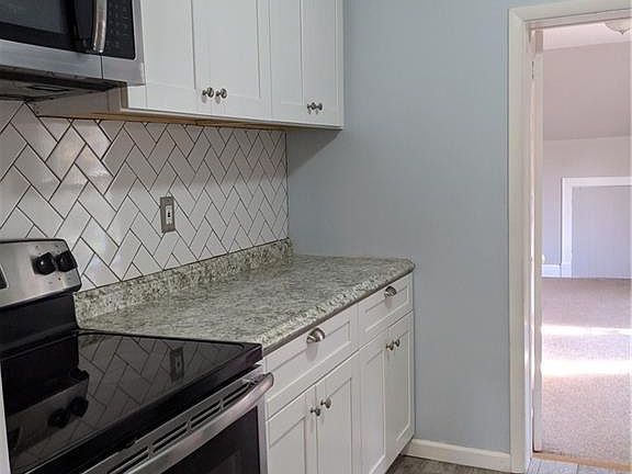 4th image of 15 Belle Ave #2